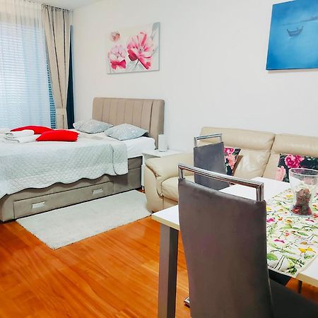 Nova Galerija West App Mary - Parking In Garage Apartment Zagreb Ngoại thất bức ảnh